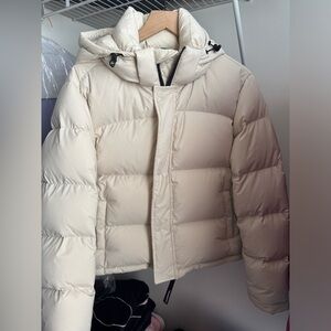 Super puff Aritzia. Like new. Great condition